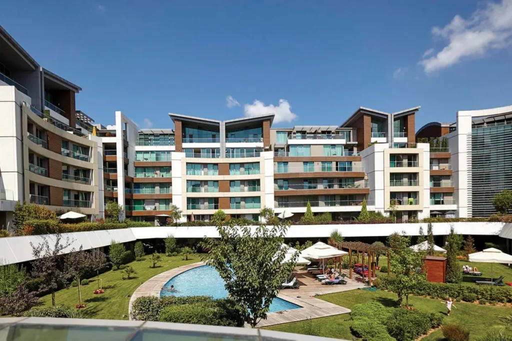 COUNTRY LIFE RESIDENCE